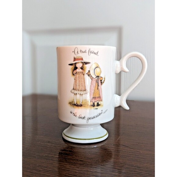 Vintage 1973 Holly Hobbie Porcelain Pedestal Mug Coffee Cup "A True Friend" - Picture 1 of 8